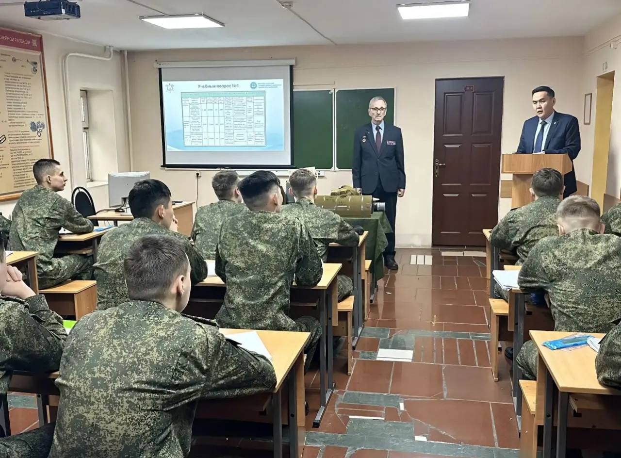 Сотрудники и ветераны транспортной полиции Прибайкалья посетили Военный учебный центр при Восточно-Сибирском государственном университете технологий и управления в г. Улан-Удэ Сотрудники и ветераны транспортной полиции Прибайкалья посетили Военный учебный центр при Восточно-Сибирском государственном университете технологий и управления в г. Улан-Удэ