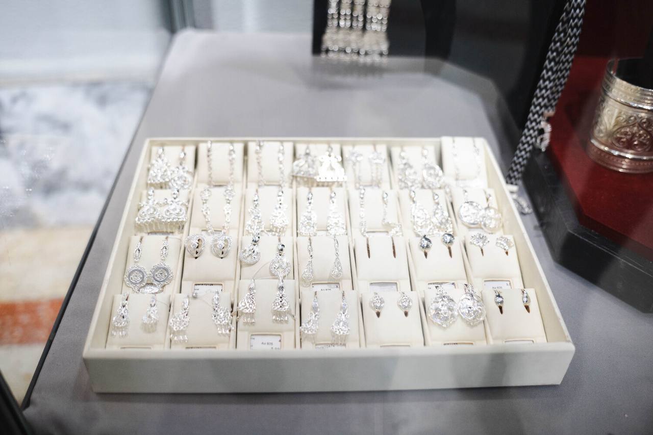 В Улан-Удэ открылась выставка-продажа ювелирных изделий "Свет моего рода" В Улан-Удэ открылась выставка-продажа ювелирных изделий "Свет моего рода"