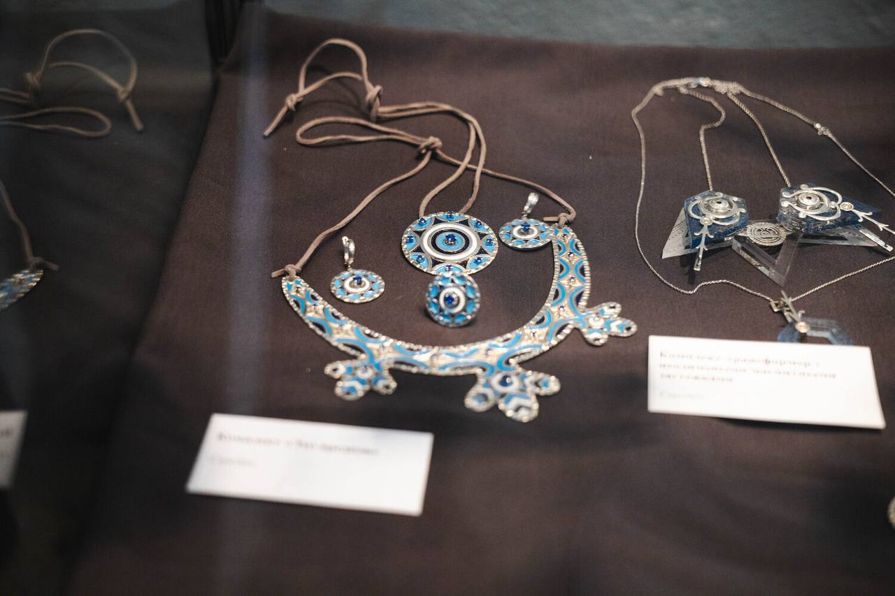 В Улан-Удэ открылась выставка-продажа ювелирных изделий "Свет моего рода"