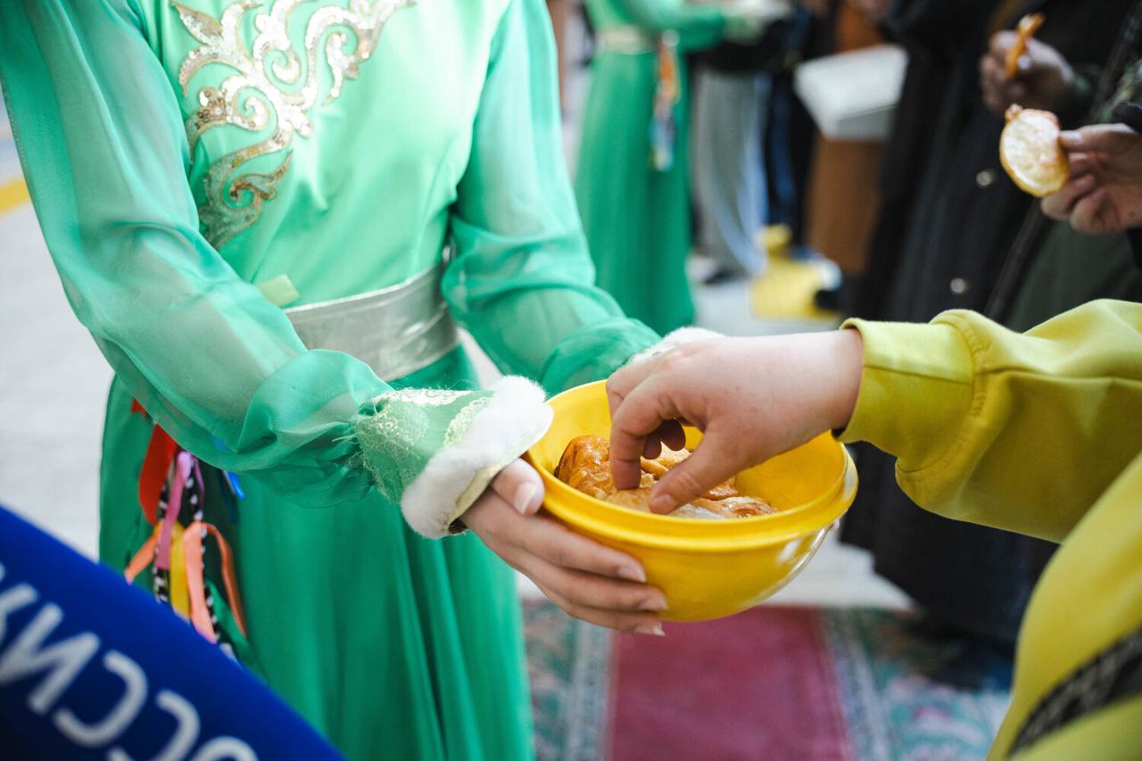 В Улан-Удэ открылась выставка-продажа ювелирных изделий "Свет моего рода" В Улан-Удэ открылась выставка-продажа ювелирных изделий "Свет моего рода"