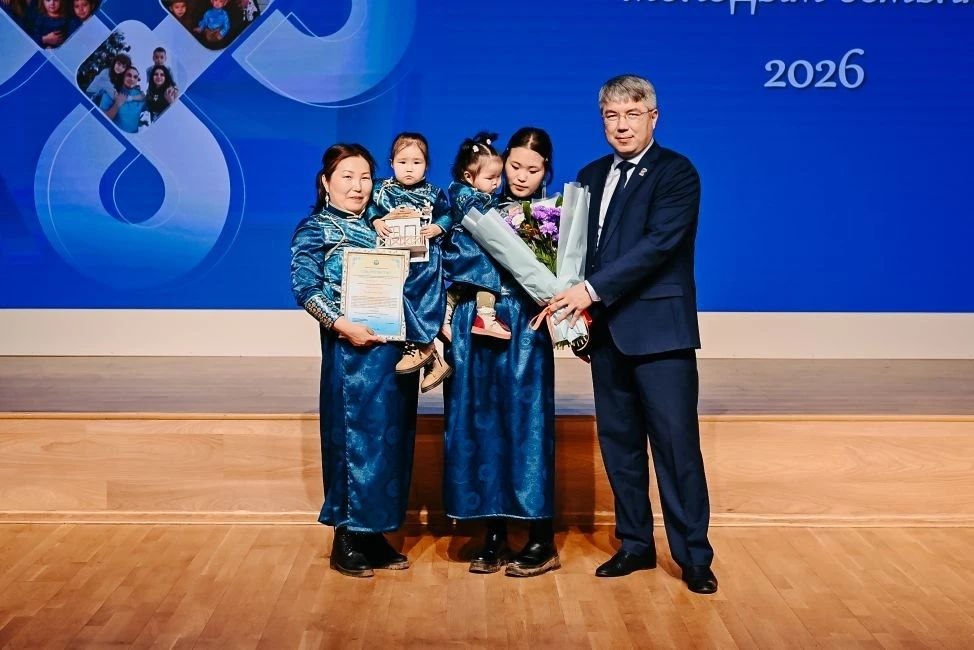 Алексей Цыденов: Сегодня вручили жилищные сертификаты молодым семьям Бурятии Алексей Цыденов: Сегодня вручили жилищные сертификаты молодым семьям Бурятии