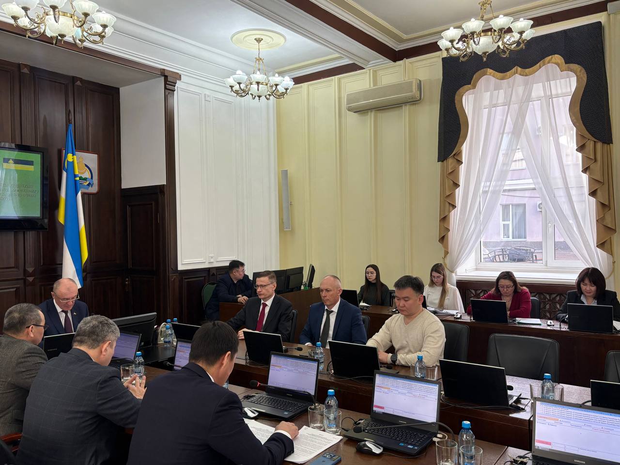 Сегодня под председательством Петра Мордовского прошло заседание комитета Народного Хурала Республики Бурятия по государственному устройству, местному самоуправлению, законности и вопросам государственной службы Сегодня под председательством Петра Мордовского прошло заседание комитета Народного Хурала Республики Бурятия по государственному устройству, местному самоуправлению, законности и вопросам государственной службы