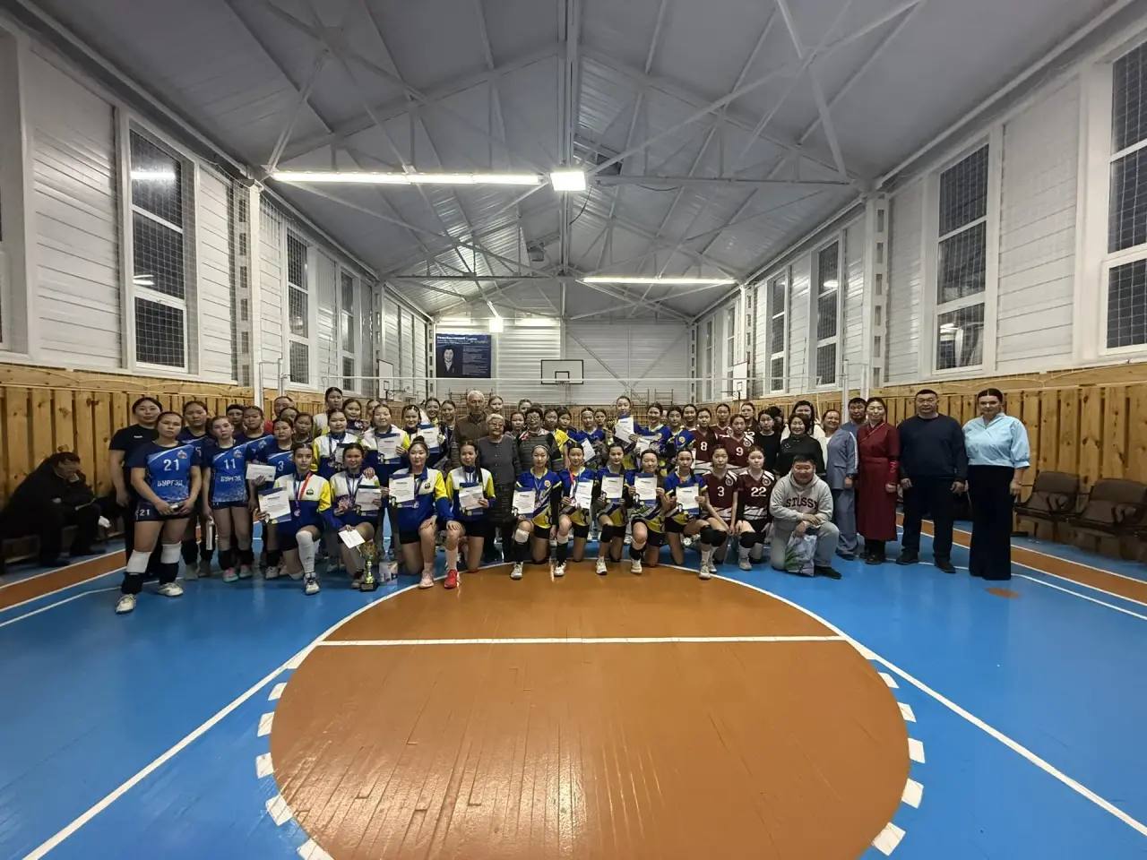 В Джидинском районе прошли республиканские соревнования по волейболу памяти Героя Социалистического труда Цыремпиловой Гомбо-Цырен Гончиковны В Джидинском районе прошли республиканские соревнования по волейболу памяти Героя Социалистического труда Цыремпиловой Гомбо-Цырен Гончиковны