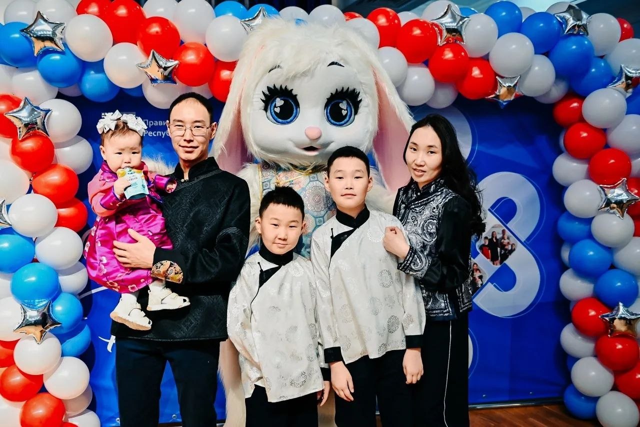 Алексей Цыденов: Сегодня вручили жилищные сертификаты молодым семьям Бурятии Алексей Цыденов: Сегодня вручили жилищные сертификаты молодым семьям Бурятии