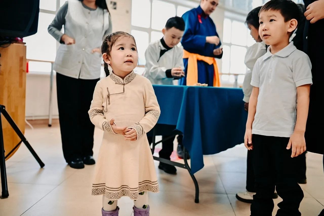 Алексей Цыденов: Сегодня вручили жилищные сертификаты молодым семьям Бурятии Алексей Цыденов: Сегодня вручили жилищные сертификаты молодым семьям Бурятии