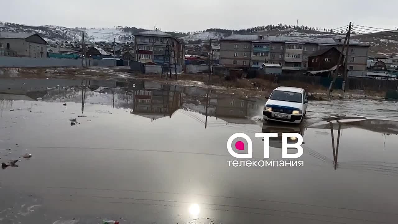 #АТВпишут Очень большая лужа образовалась возле школы в Сотниково