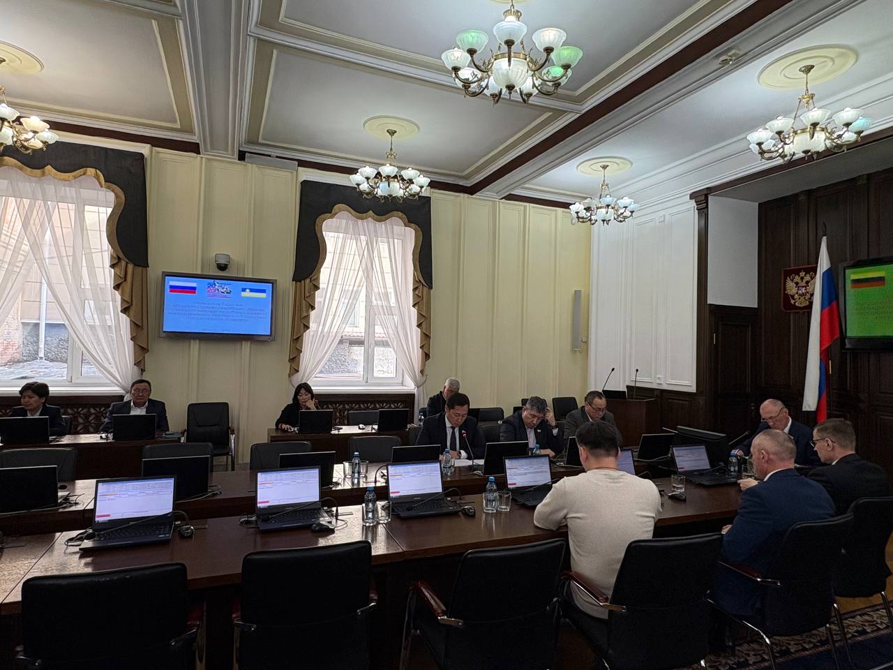 Сегодня под председательством Петра Мордовского прошло заседание комитета Народного Хурала Республики Бурятия по государственному устройству, местному самоуправлению, законности и вопросам государственной службы Сегодня под председательством Петра Мордовского прошло заседание комитета Народного Хурала Республики Бурятия по государственному устройству, местному самоуправлению, законности и вопросам государственной службы