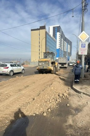 Сегодня грейдируют дорогу по улице Смолина