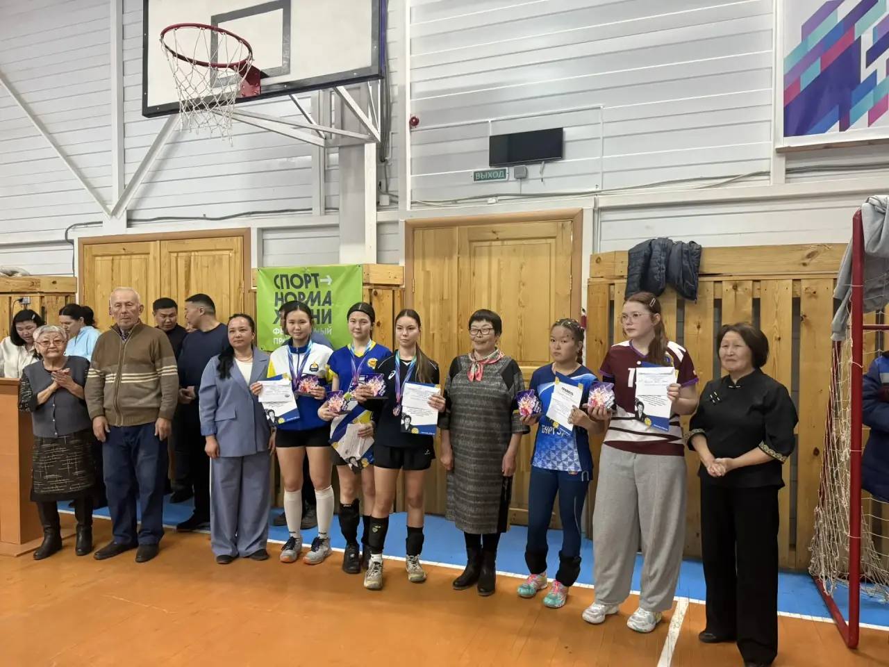 В Джидинском районе прошли республиканские соревнования по волейболу памяти Героя Социалистического труда Цыремпиловой Гомбо-Цырен Гончиковны В Джидинском районе прошли республиканские соревнования по волейболу памяти Героя Социалистического труда Цыремпиловой Гомбо-Цырен Гончиковны