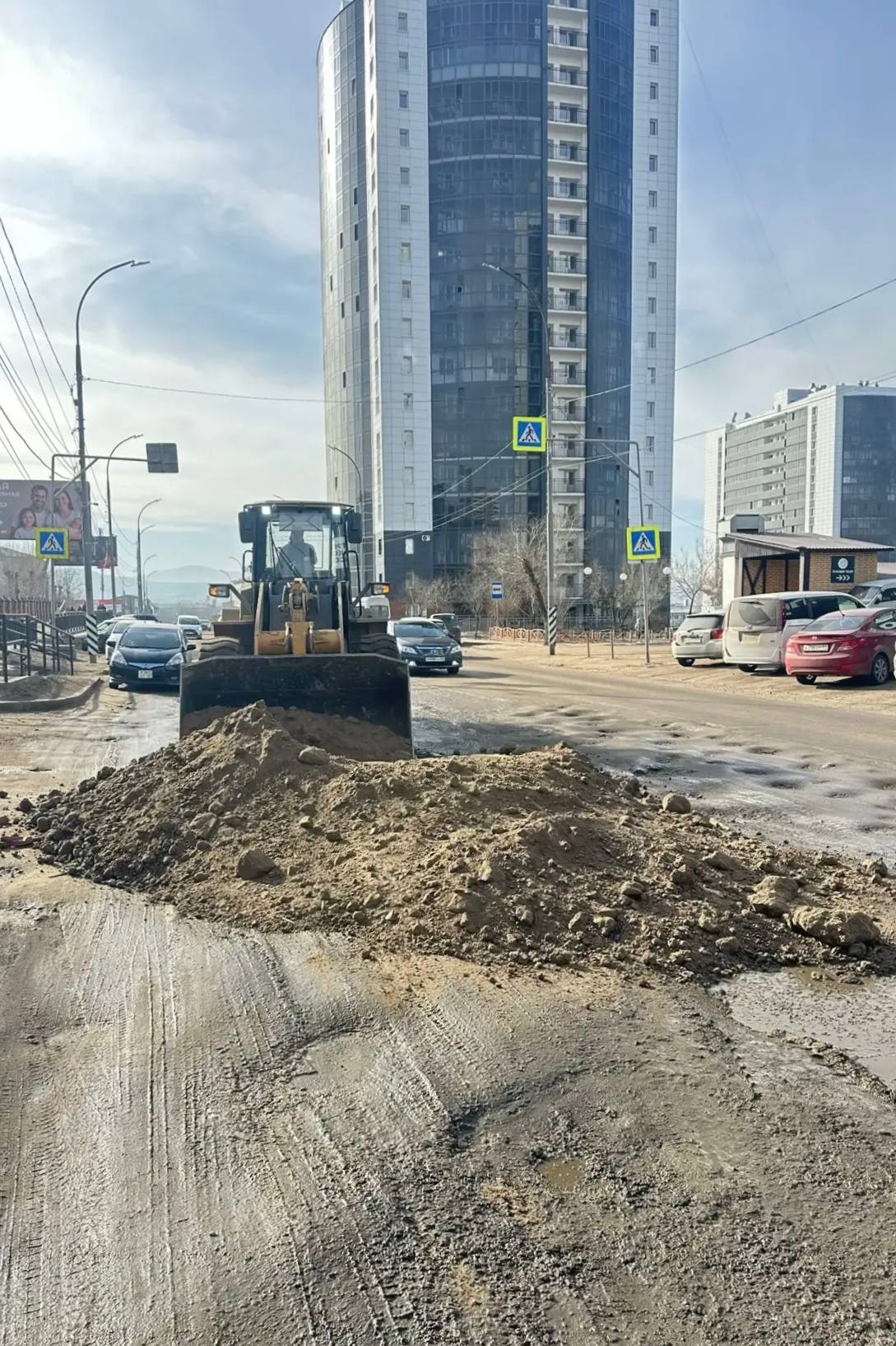 Сегодня грейдируют дорогу по улице Смолина Сегодня грейдируют дорогу по улице Смолина