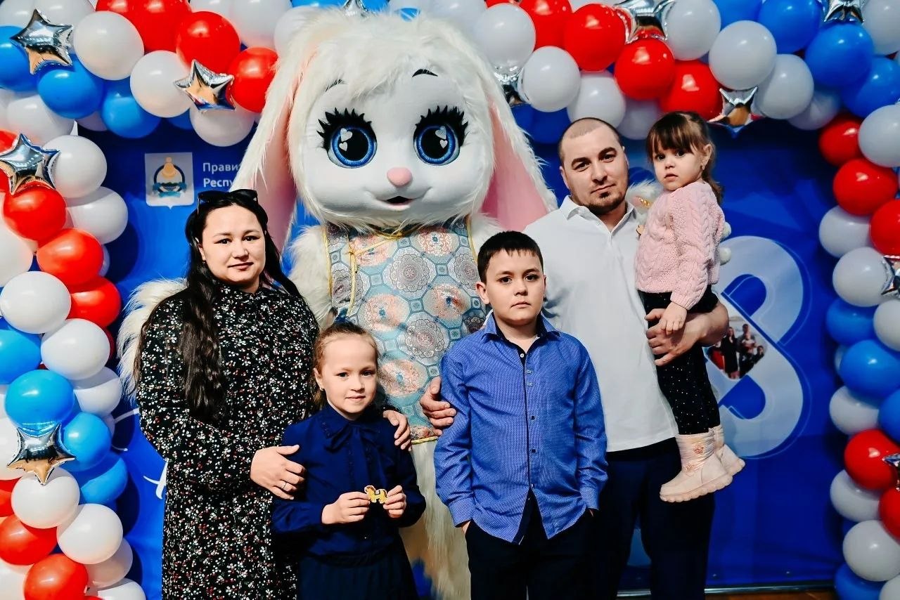 Алексей Цыденов: Сегодня вручили жилищные сертификаты молодым семьям Бурятии Алексей Цыденов: Сегодня вручили жилищные сертификаты молодым семьям Бурятии