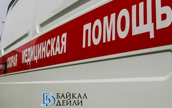 В Бурятии водитель иномарки влетела в дерево и попала в больницу