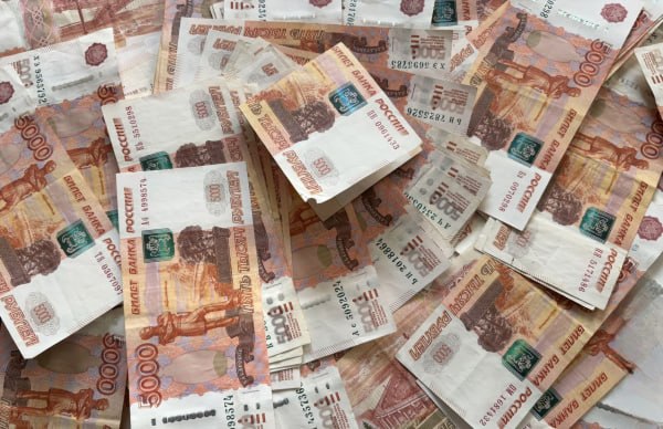 Улан-удэнка превратилась в «усатую панду» после похода к косметологу