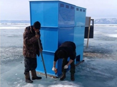 На Ольхоне убрали туалеты со льда Байкала