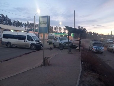 Сотрудники Госавтоинспекции устанавливают обстоятельства ДТП на территории Октябрьского района