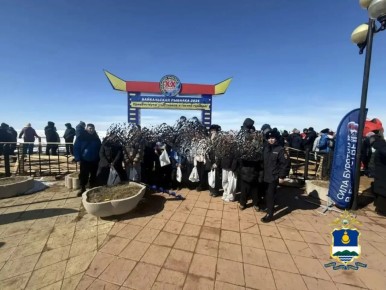 Сотрудниками УОДУУП и ПДН МВД по Республике Бурятия совместно с ГБУ ДО «Ресурсный центр патриотического воспитания, туризма и спорта Республики Бурятия» был организован выезд несовершеннолетних, состоящих на профилактическом...