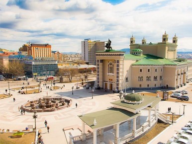 В торговом центре Улан-Удэ ожили белые статуи, мимы и пластические артисты