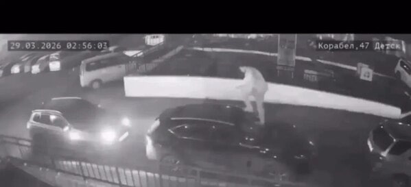 Пьяный улан-удэнец бегал по крышам припаркованных автомобилей