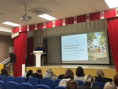 Прокурор Тарбагатайского района Николай Бельков принял участие в общешкольных родительских собраниях