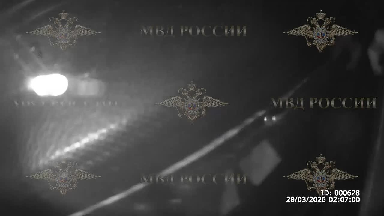 В Татарстане сотрудника ДПС прокатили на капоте «Мерседеса»