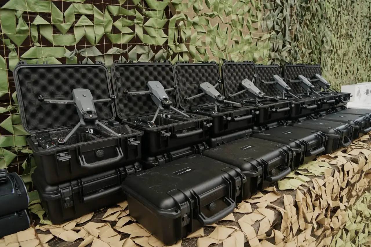 Бойцам в зоне СВО передали технику, произведенную на Дальнем Востоке Бойцам в зоне СВО передали технику, произведенную на Дальнем Востоке