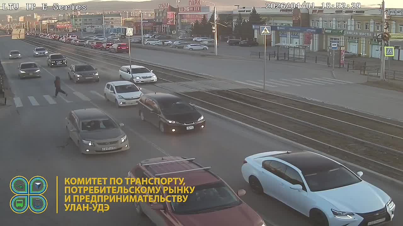 Момент массового ДТП на пр. Автомобилистов, сообщает комитет по транспорту города