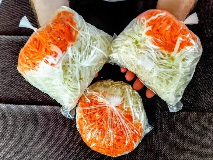 Как просто и удобно заквасить капусту в пакетах