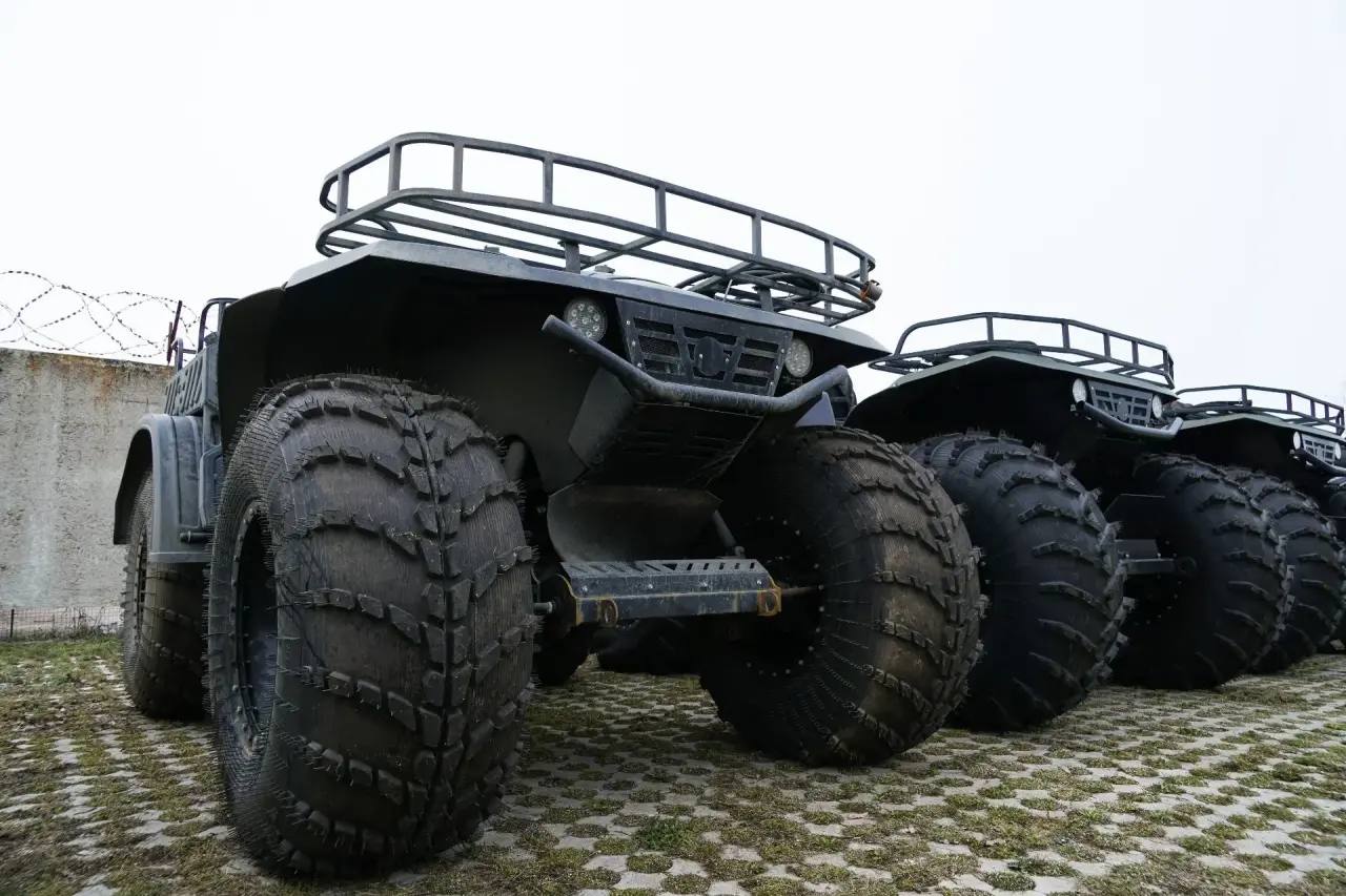 Бойцам в зоне СВО передали технику, произведенную на Дальнем Востоке Бойцам в зоне СВО передали технику, произведенную на Дальнем Востоке