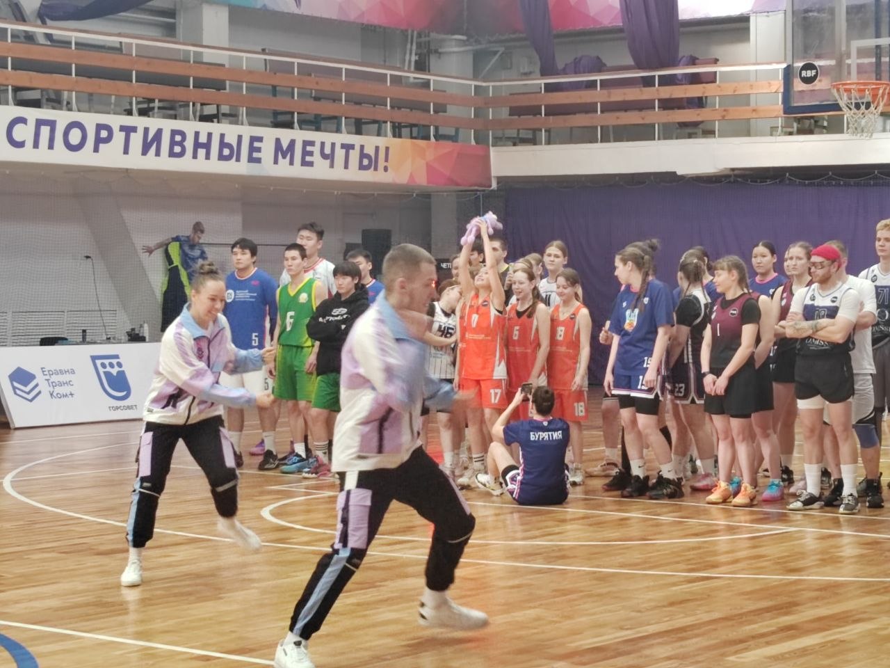 В Улан-Удэ стартовал самый масштабный турнир по баскетболу на «Кубок горсовета» В Улан-Удэ стартовал самый масштабный турнир по баскетболу на «Кубок горсовета»