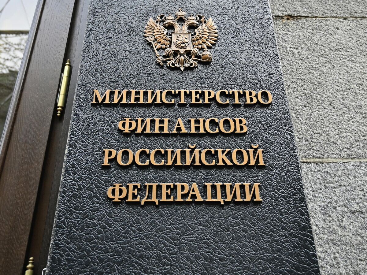 Минфин предлагает продлить паузу в валютных операциях до прояснения ситуации