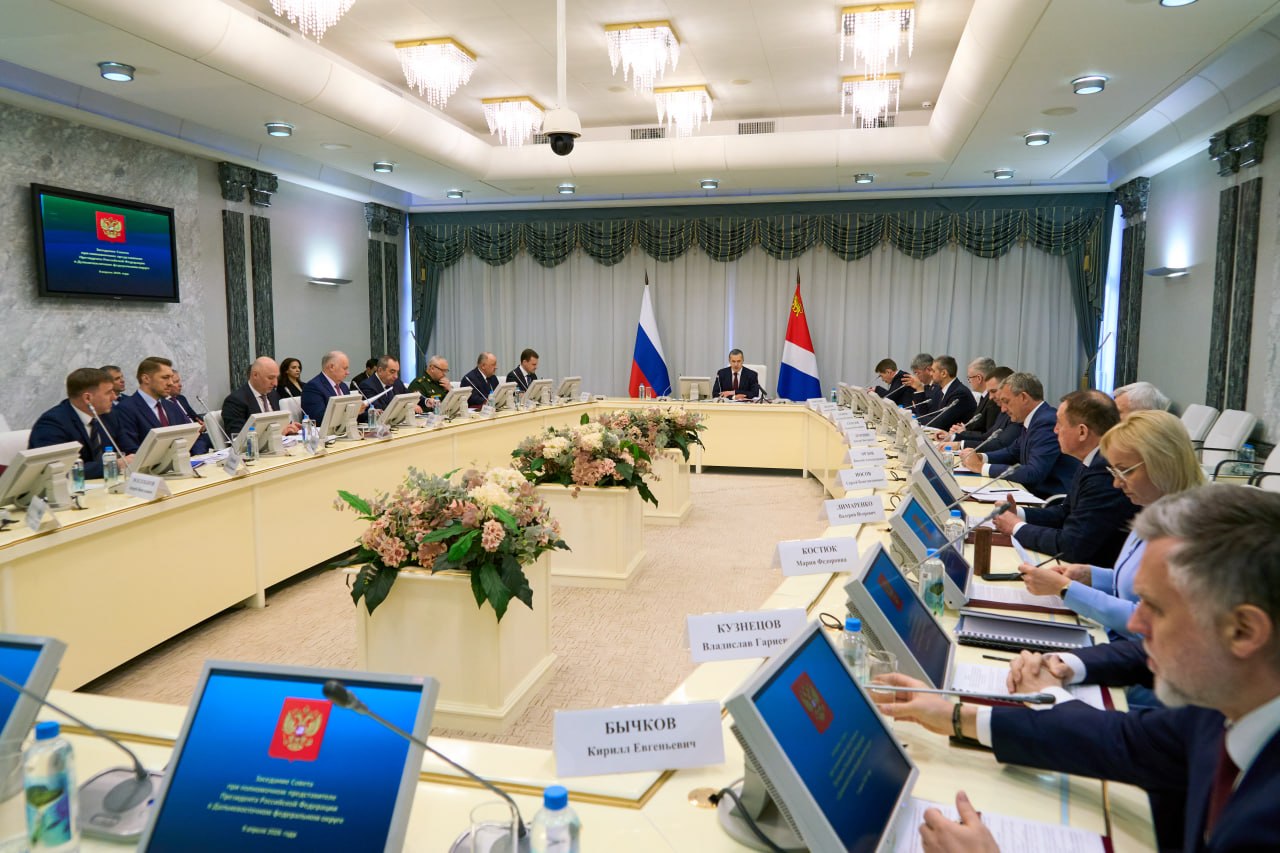 Алексей Цыденов: Сегодня под руководством Юрия Петровича Трутнева вместе с коллегами из регионов ДФО работали на заседании Совета Дальневосточного федерального округа Алексей Цыденов: Сегодня под руководством Юрия Петровича Трутнева вместе с коллегами из регионов ДФО работали на заседании Совета Дальневосточного федерального округа