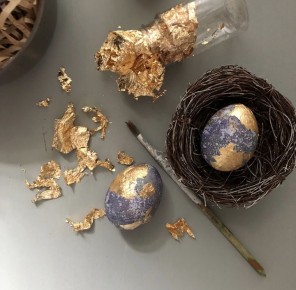 Эффектный декор пасхальных яиц за пять минут: блеск потали и фольги