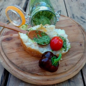 Как сохранить свежесть ароматного песто на зиму