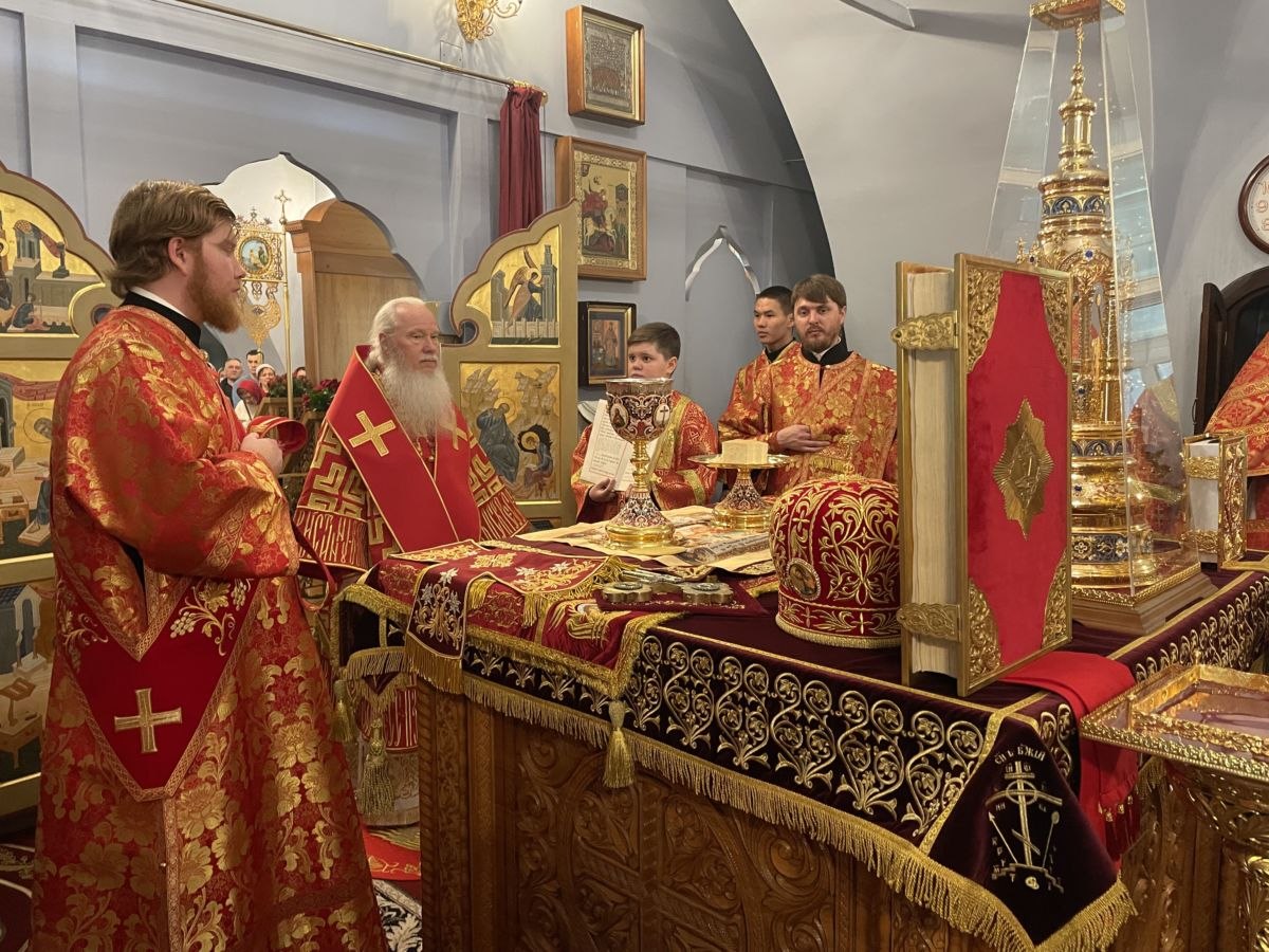 Верующие прошли пасхальным крестным ходом по Улан-Удэ