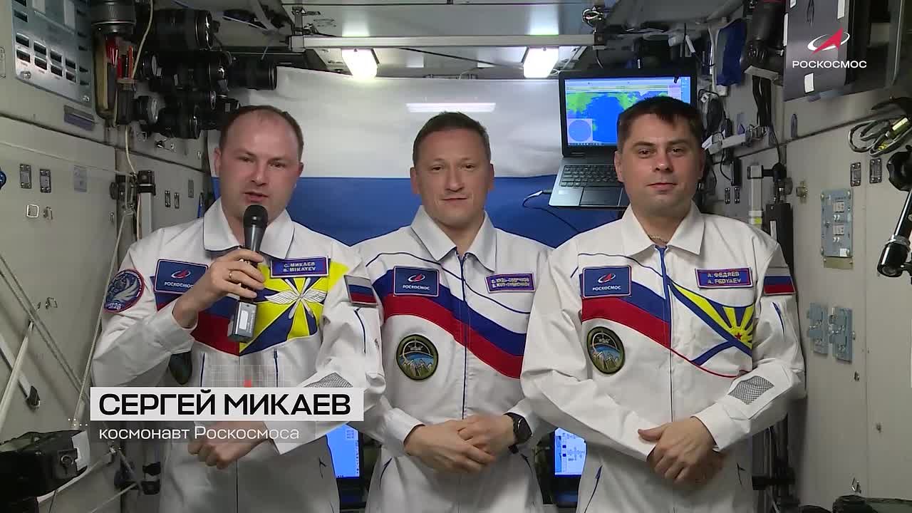 Космонавты с орбиты МКС поздравили россиян с Днем космонавтики