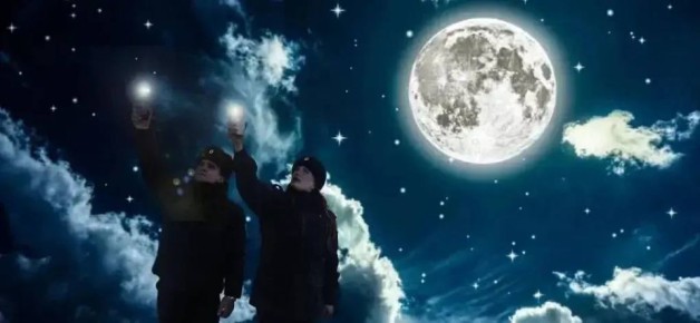 Сотрудники МО МВД России «Северобайкальский» Даниил Даукаев и Кристина Сахарова присоединились к Всероссийской акции «Время Гагарина», посвященной 65-летнему юбилею первого полета человека в космос