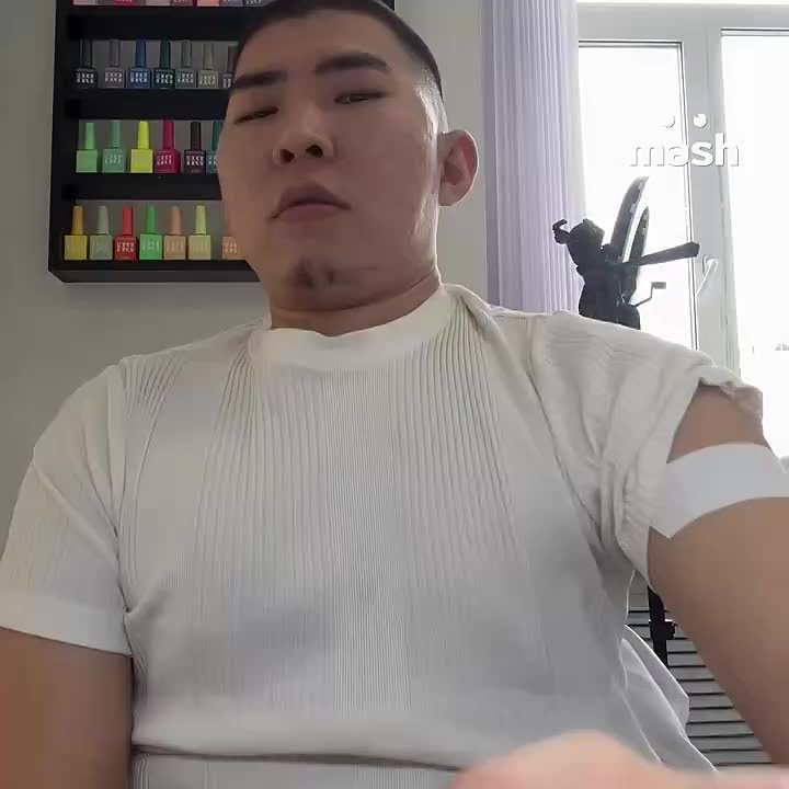 Боец СВО из Бурятии стал мастером по ноготочкам после ранения на фронте — теперь делает девочкам на руках красивое, расписывает рисунками и творит искусство