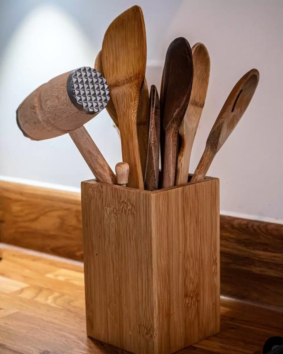 Как защитить себя: особенности ухода за деревянными кухонными принадлежностями