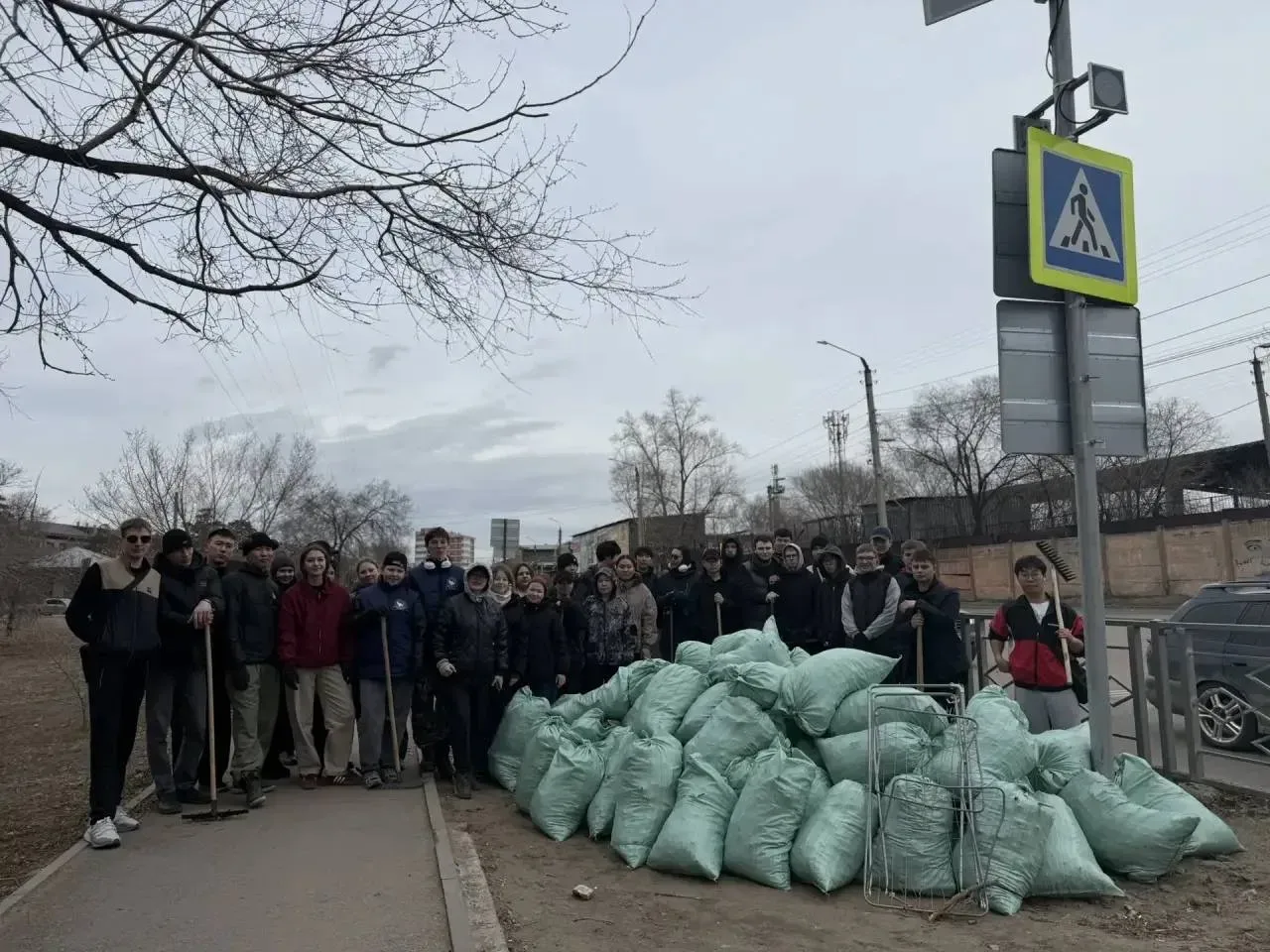 Студенты и горожане поддержали месячник чистоты в Улан-Удэ Студенты и горожане поддержали месячник чистоты в Улан-Удэ