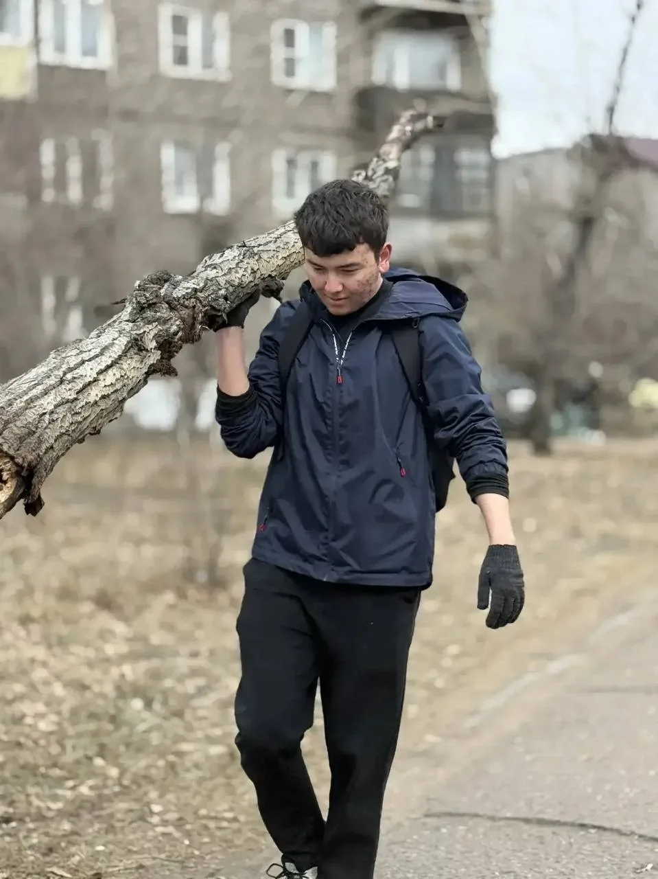 Студенты и горожане поддержали месячник чистоты в Улан-Удэ Студенты и горожане поддержали месячник чистоты в Улан-Удэ