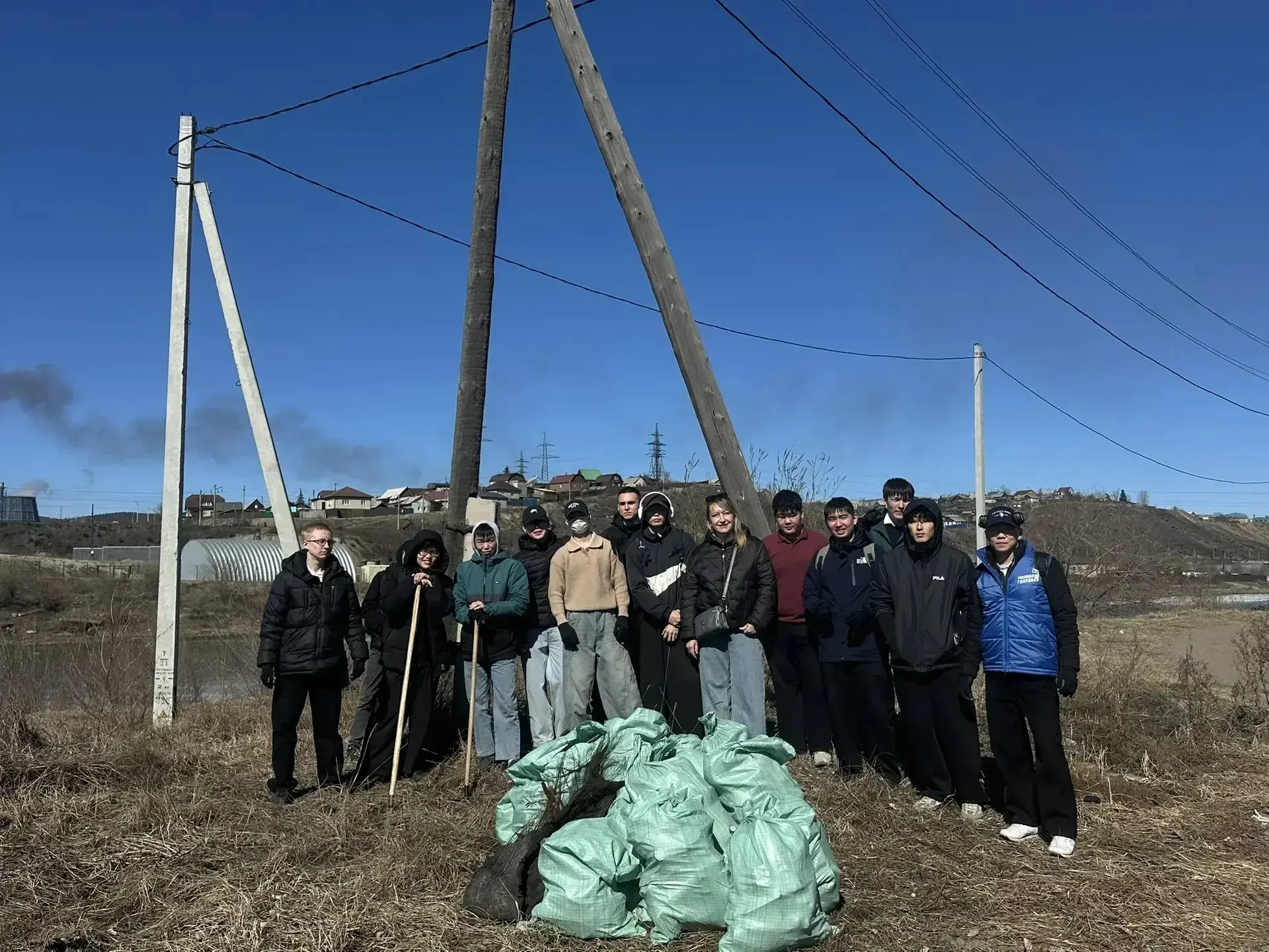 Студенты и горожане поддержали месячник чистоты в Улан-Удэ Студенты и горожане поддержали месячник чистоты в Улан-Удэ