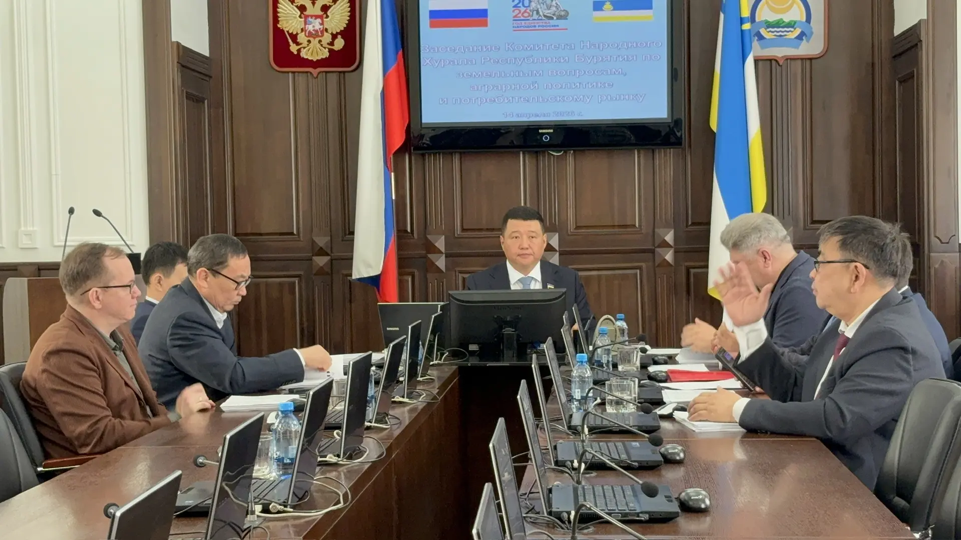Под председательством Семена Матхеева сегодня состоялось заседание Комитета Народного Хурала Республики Бурятия по земельным вопросам, аграрной политике и потребительскому рынку