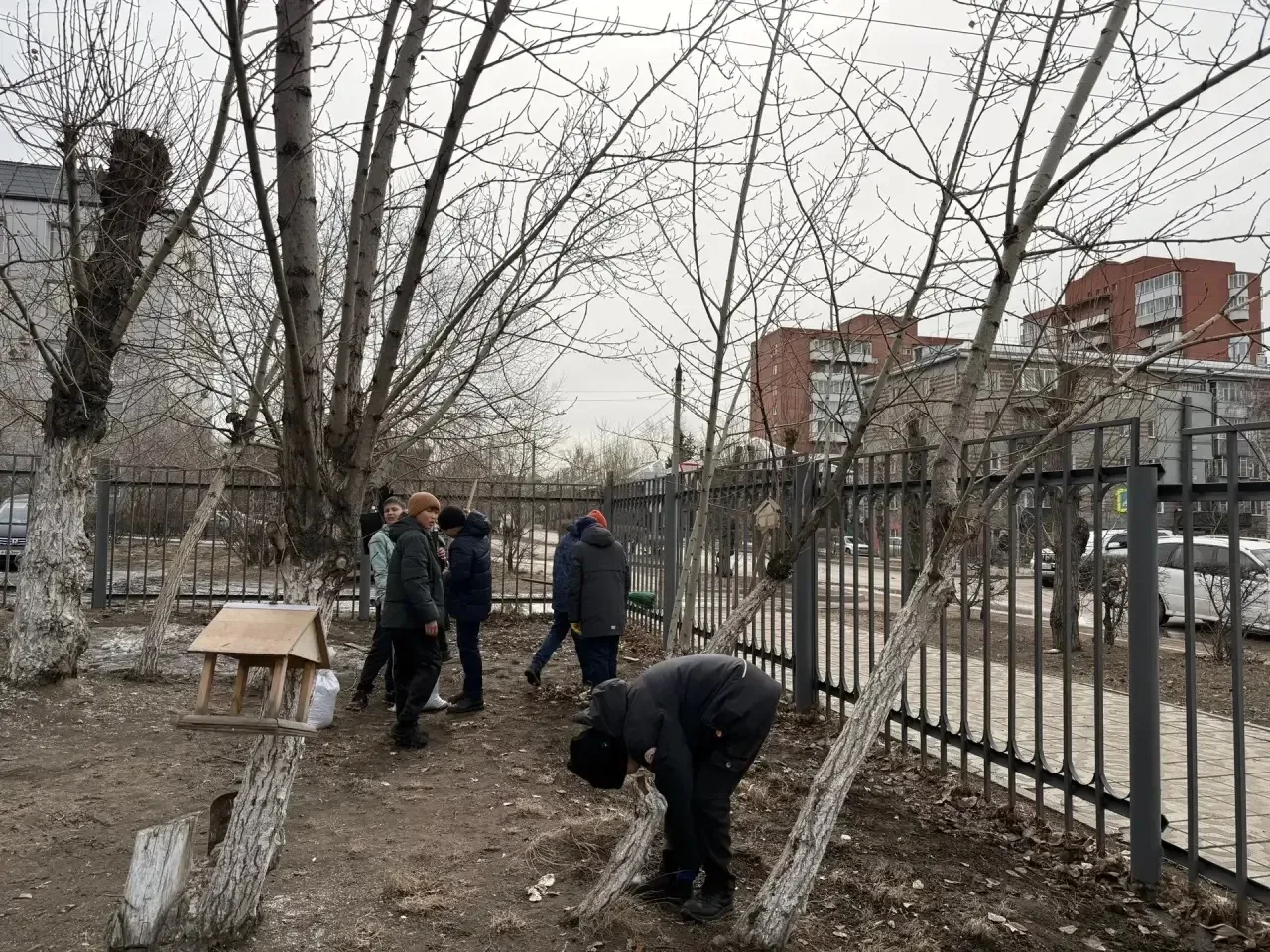Студенты и горожане поддержали месячник чистоты в Улан-Удэ Студенты и горожане поддержали месячник чистоты в Улан-Удэ