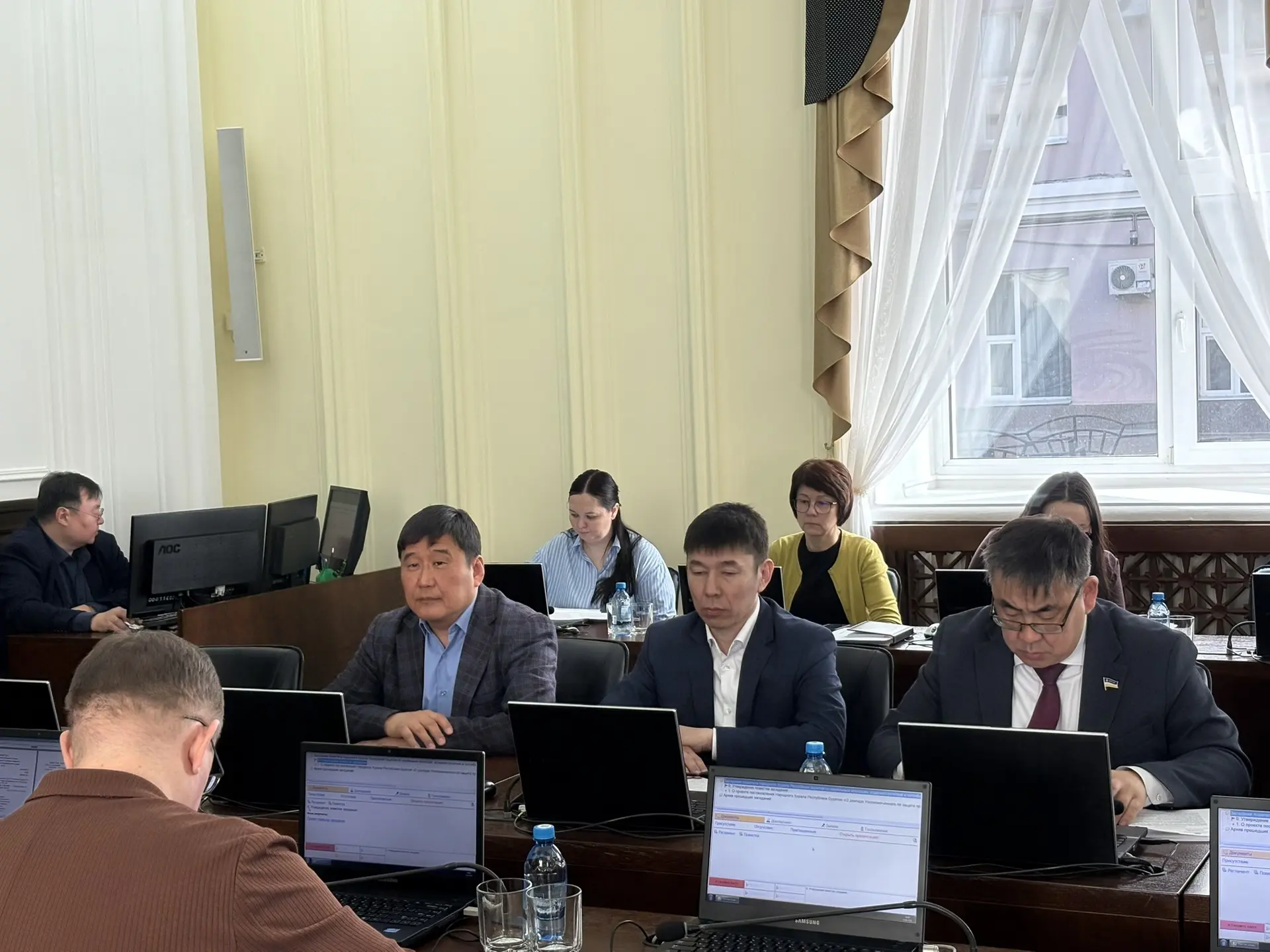 Под председательством Семена Матхеева сегодня состоялось заседание Комитета Народного Хурала Республики Бурятия по земельным вопросам, аграрной политике и потребительскому рынку Под председательством Семена Матхеева сегодня состоялось заседание Комитета Народного Хурала Республики Бурятия по земельным вопросам, аграрной политике и потребительскому рынку