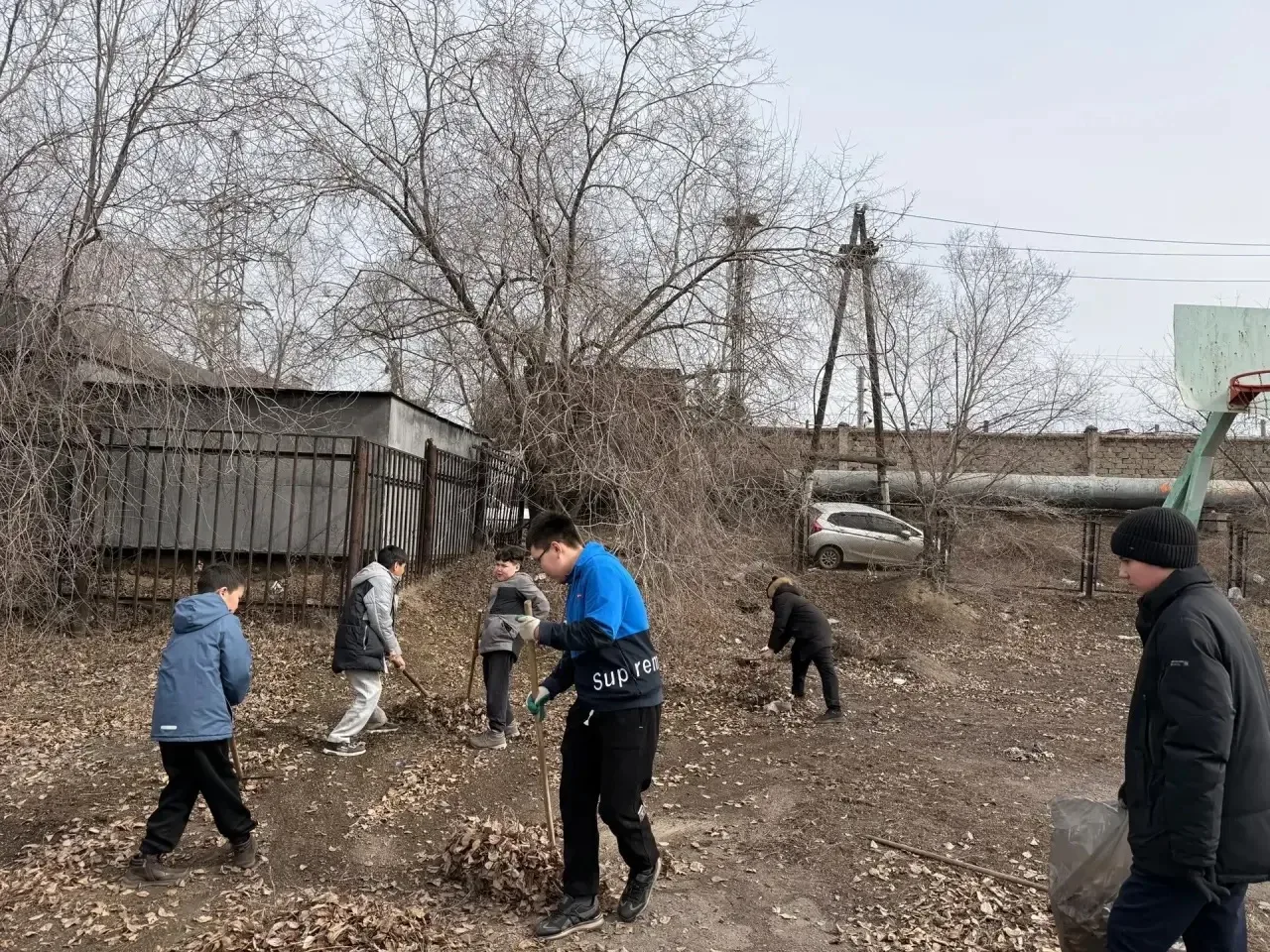 Студенты и горожане поддержали месячник чистоты в Улан-Удэ Студенты и горожане поддержали месячник чистоты в Улан-Удэ
