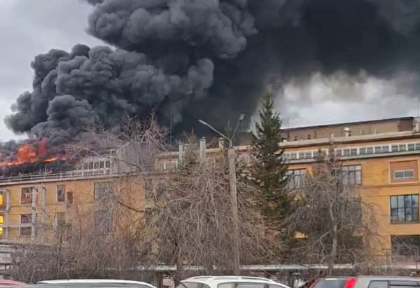 В Иркутске тушат крупный пожар на Масложиркомбинате