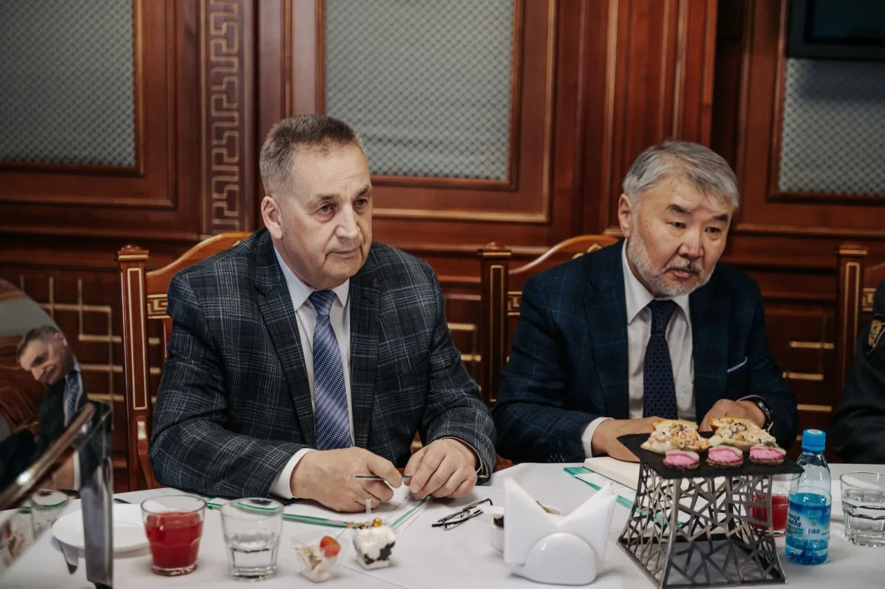 Алексей Цыденов: Сегодня провели встречу с Советом старейшин Алексей Цыденов: Сегодня провели встречу с Советом старейшин