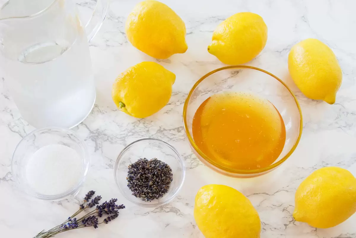 Летняя классика: лимонад с медом и лимоном для здоровья и удовольствия