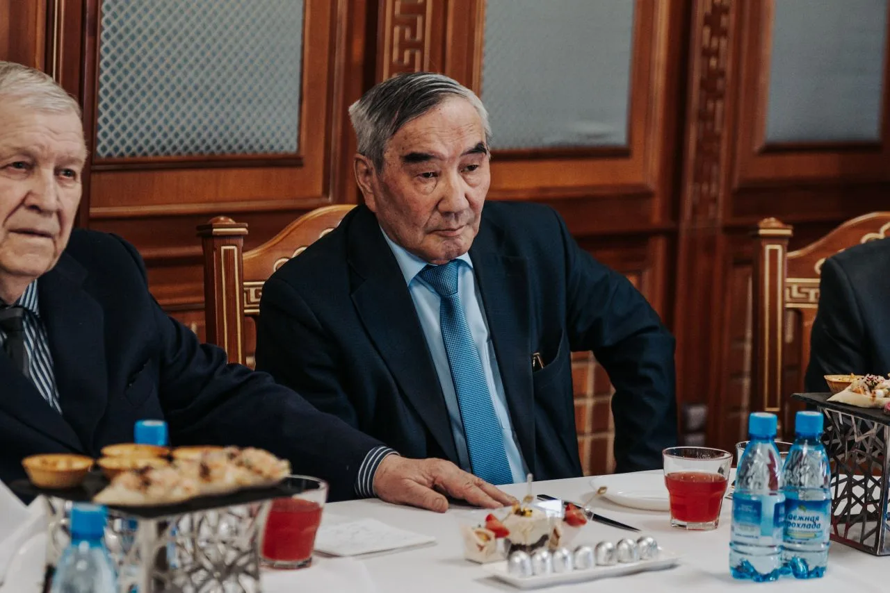 Алексей Цыденов: Сегодня провели встречу с Советом старейшин Алексей Цыденов: Сегодня провели встречу с Советом старейшин