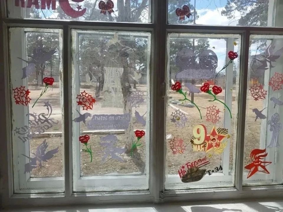 Окна Победы украшают юные патриоты Бурятии Окна Победы украшают юные патриоты Бурятии